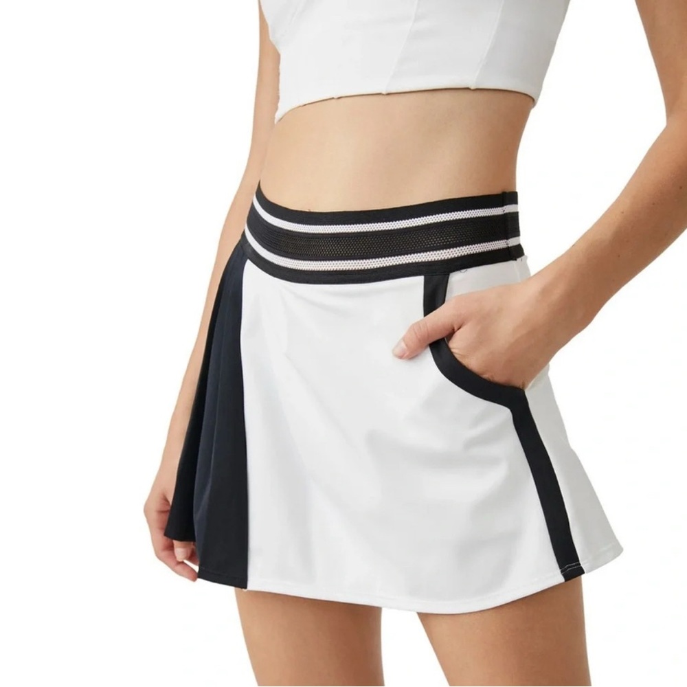 BNWT FP Movement skort size medium - Picture 2 of 8